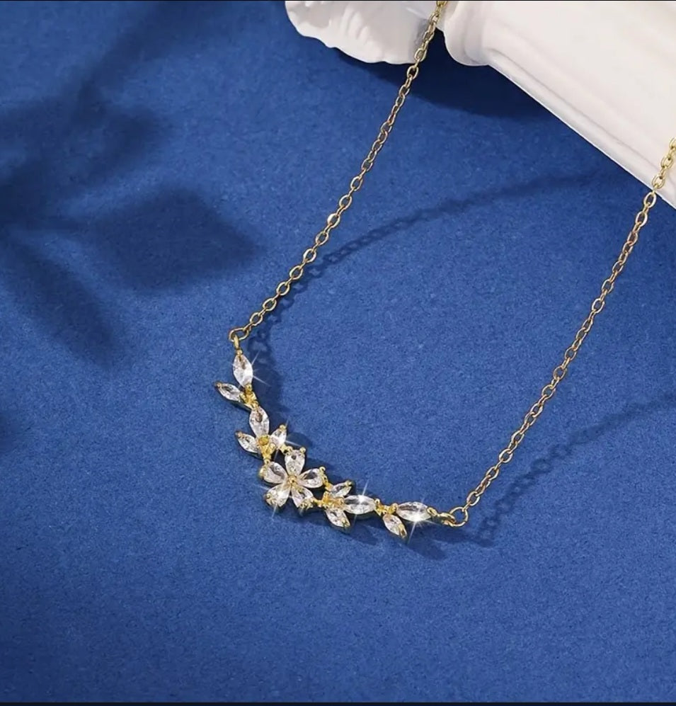 Floral Pendant Necklace